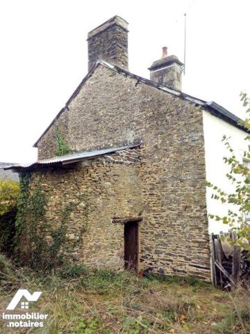 5 min. JAVRON-LES-CHAPELLES (53) maison d'habitation avec salon/séjour (+ poêle à bois), cuisin...