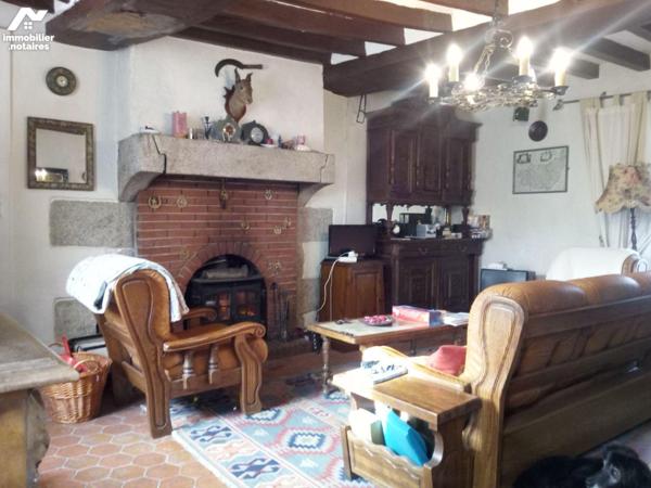 5 min. JAVRON-LES-CHAPELLES (53) maison d'habitation avec salon/séjour (+ poêle à bois), cuisin...