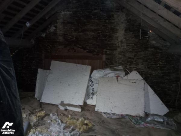 5 min. JAVRON-LES-CHAPELLES (53) maison d'habitation avec salon/séjour (+ poêle à bois), cuisin...