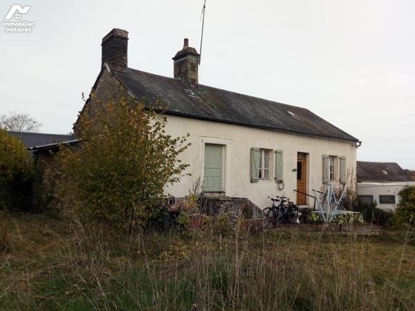 5 min. JAVRON-LES-CHAPELLES (53) maison d'habitation avec salon/séjour (+ poêle à bois), cuisin...