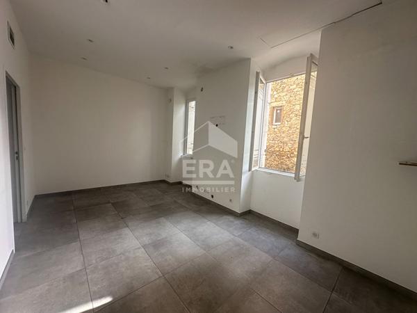 A VENDRE 83470 SAINT MAXIMIN LA SAINTE BAUME IMMEUBLE SUR DEUX ETAGES 145 M² AVEC ASCENCEUR