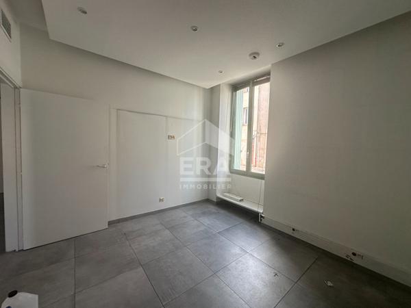 A VENDRE 83470 SAINT MAXIMIN LA SAINTE BAUME IMMEUBLE SUR DEUX ETAGES 145 M² AVEC ASCENCEUR