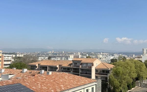 Appartement à vendre    3 pièces • 59,70 m2 Marseille 10