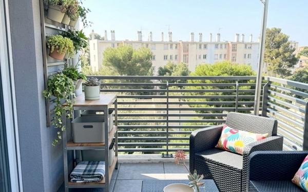 Appartement à vendre    3 pièces • 59,70 m2 Marseille 10