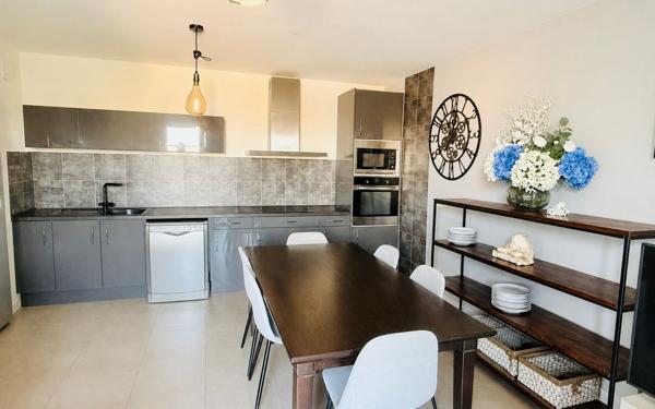 Appartement à vendre    3 pièces • 59,70 m2 Marseille 10