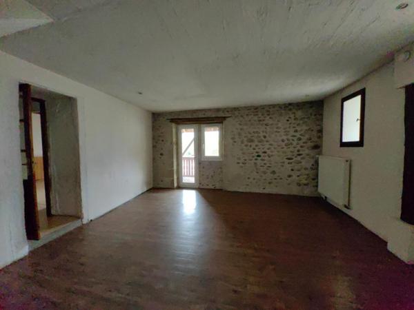 BELLE MAISON DE VILLAGE - 5 P- 138 M² A SAISIR