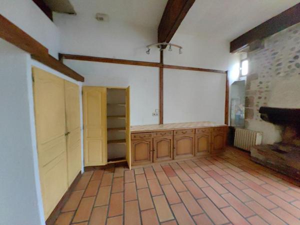 BELLE MAISON DE VILLAGE - 5 P- 138 M² A SAISIR