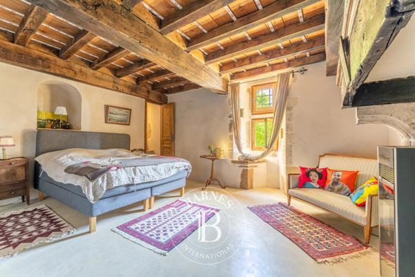 Crémieu, Château 7 Chambres -  500 m² à vendre
