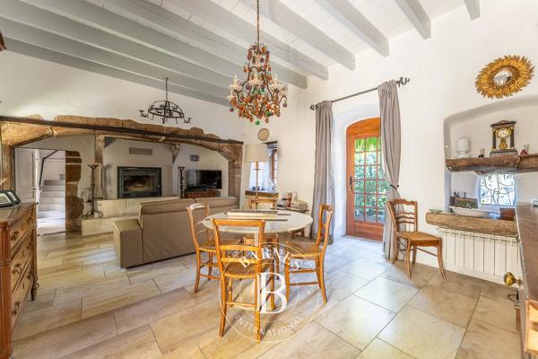 Crémieu, Château 7 Chambres -  500 m² à vendre