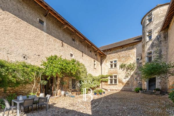 Crémieu, Château 7 Chambres -  500 m² à vendre