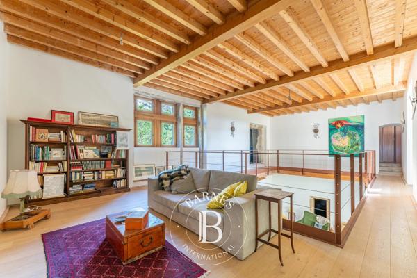 Crémieu, Château 7 Chambres -  500 m² à vendre