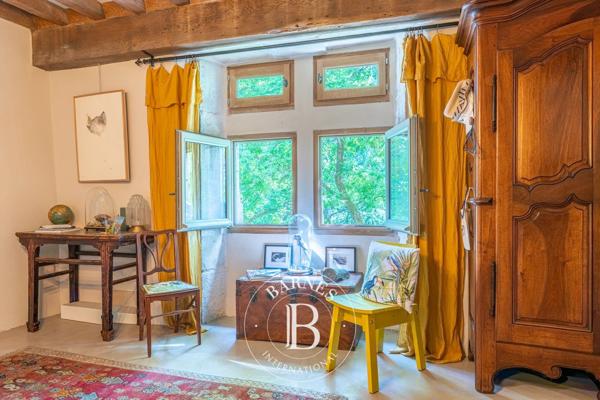 Crémieu, Château 7 Chambres -  500 m² à vendre