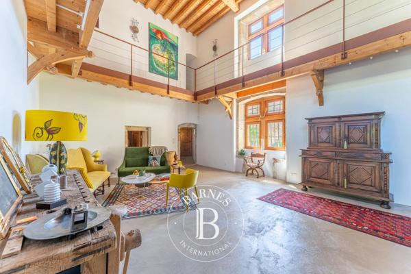 Crémieu, Château 7 Chambres -  500 m² à vendre