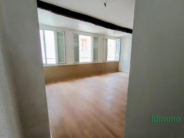 Affaire Draguignan immeuble composé de 4F2+grenier rapport 2180/mois cc 326000€ crn2374 Draguignan (83300)