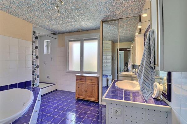 Propriété de caractère 11 pièces 6 chambres 312 m² sur terrain de 3 060 m² à La Terrasse (38660)