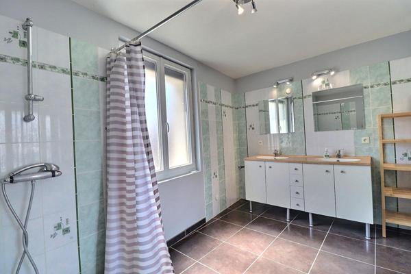Propriété de caractère 11 pièces 6 chambres 312 m² sur terrain de 3 060 m² à La Terrasse (38660)