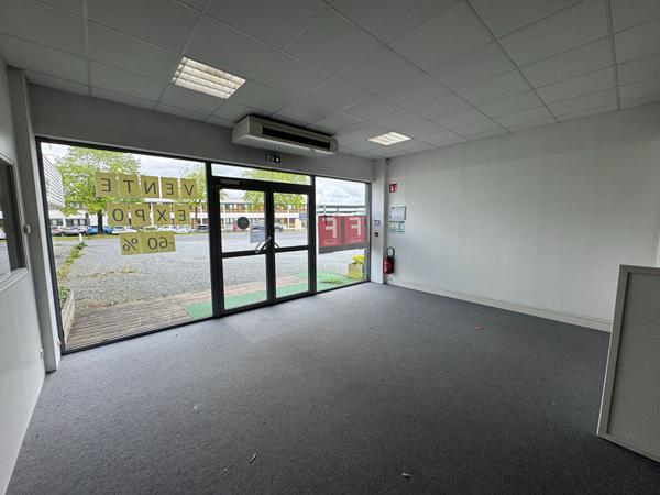 À LOUER - BÂTIMENT D'ACTIVITÉ 655 m² - ACCÈS ROCADÉ - PARKING -