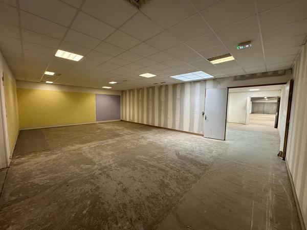 À LOUER - BÂTIMENT D'ACTIVITÉ 655 m² - ACCÈS ROCADÉ - PARKING -