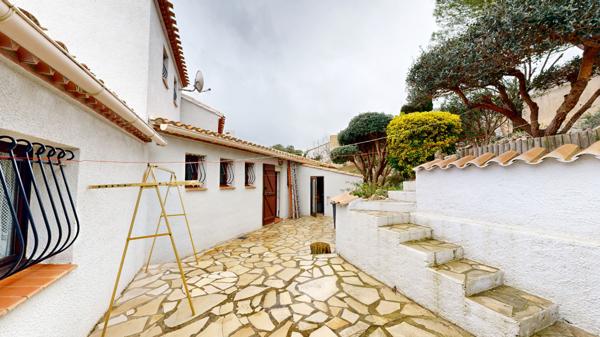 Hauts de Narbonne, maison 4 chambres, garage et jardin.