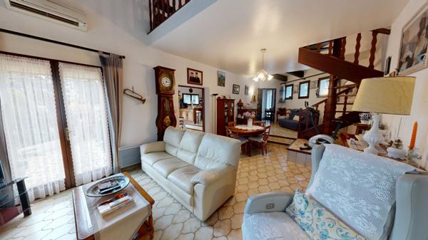 Hauts de Narbonne, maison 4 chambres, garage et jardin.