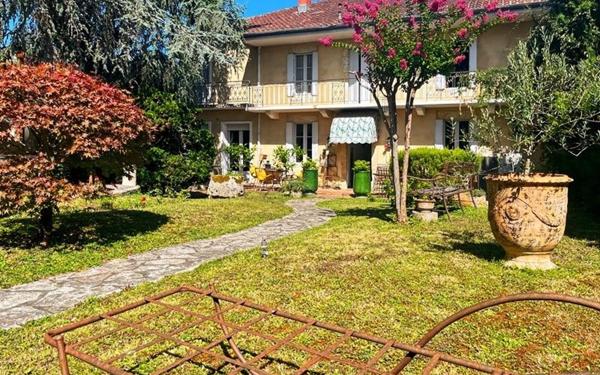 Maison à vendre    6 pièces •  Condom