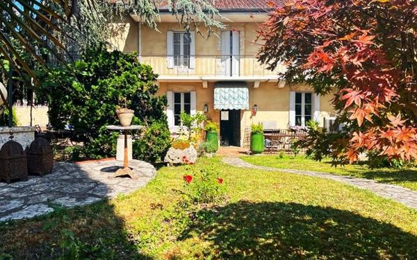 Maison à vendre    6 pièces •  Condom