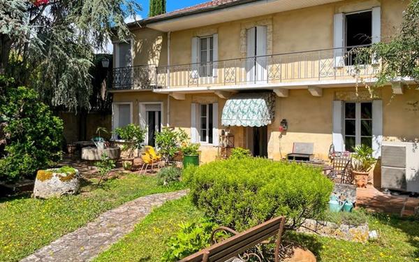 Maison à vendre    6 pièces •  Condom