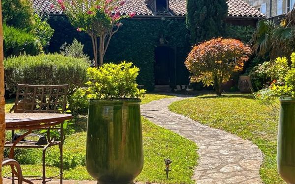 Maison à vendre    6 pièces •  Condom