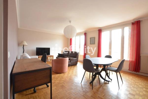 Appartement
         3 pièces
        - 92 m² 286 000 € *