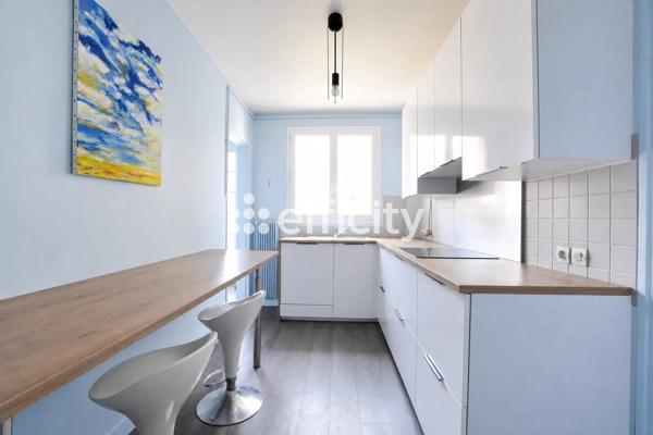 Appartement
         3 pièces
        - 92 m² 286 000 € *