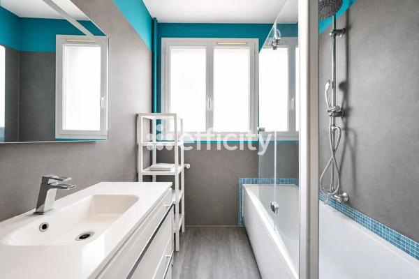 Appartement
         3 pièces
        - 92 m² 286 000 € *