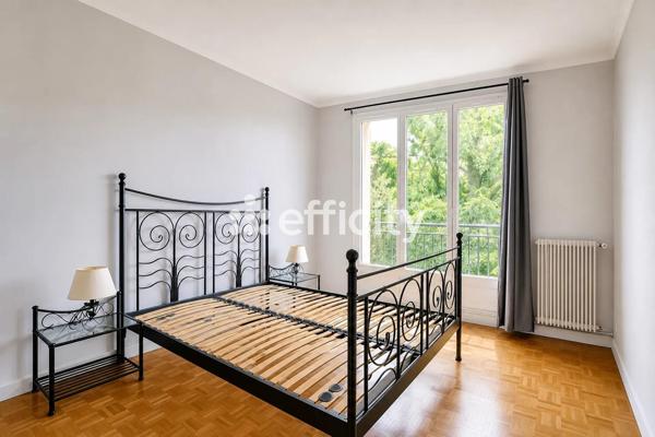 Appartement
         3 pièces
        - 92 m² 286 000 € *