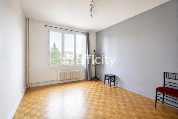Appartement
         3 pièces
        - 92 m² 286 000 € *