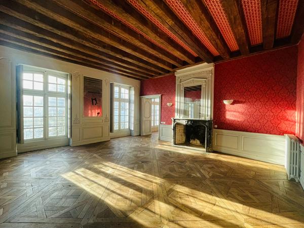 Superbe appartement lumineux 179 m2, 3 ème étage exposé sud dans copropriété de caractère