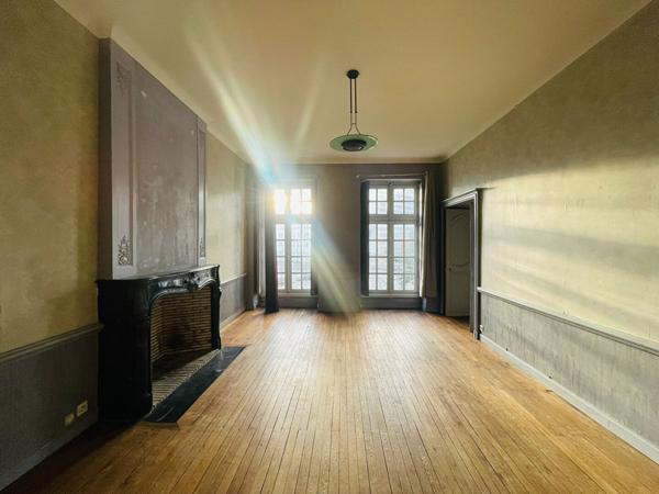 Superbe appartement lumineux 179 m2, 3 ème étage exposé sud dans copropriété de caractère