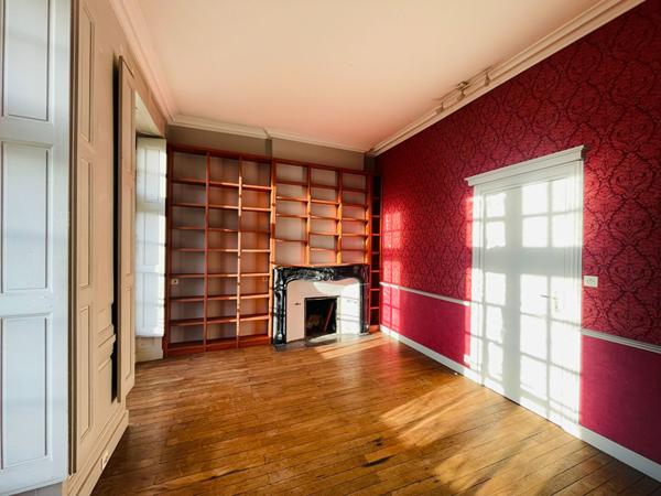 Superbe appartement lumineux 179 m2, 3 ème étage exposé sud dans copropriété de caractère