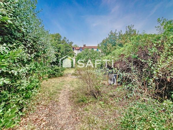 Un écrin de verdure dans une maison de village au centre de Bessières.