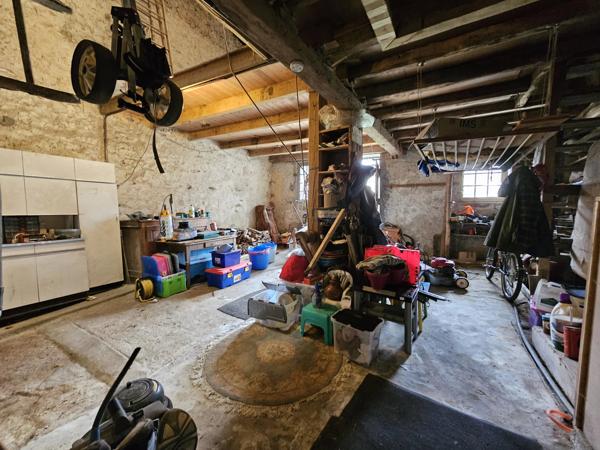 Spacieuse maison de village pleine de caractère et de potentiel