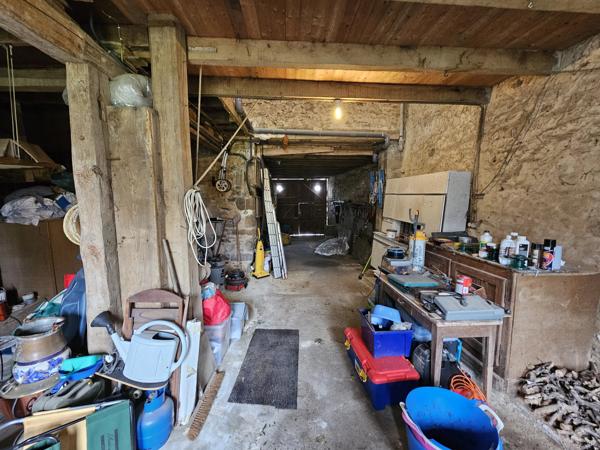 Spacieuse maison de village pleine de caractère et de potentiel