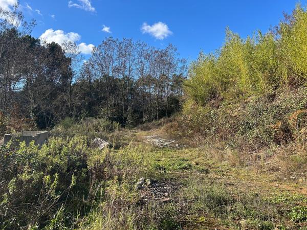 beau terrain constructible de 1500m2