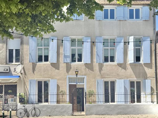 Maison de maitre du 18ème siècle au centre du village