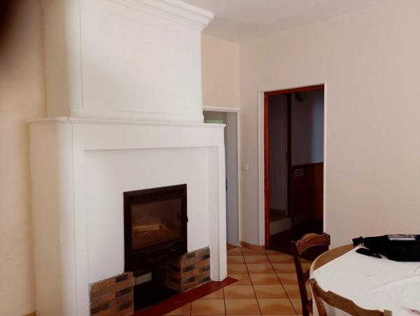 Maison charentaise en pierre de 4 chambres avec une maison d’hôtes de 3 chambres, située entre Jonzac et Pons.