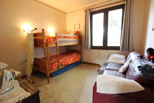 Maison individuelle haut de gamme avec piscine, située au cœur d'un magnifique parc privé