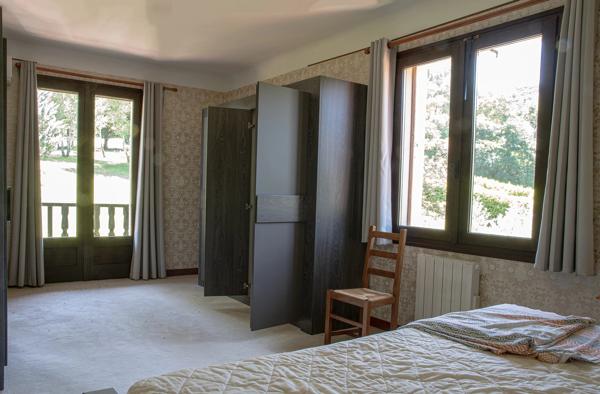 Maison individuelle haut de gamme avec piscine, située au cœur d'un magnifique parc privé