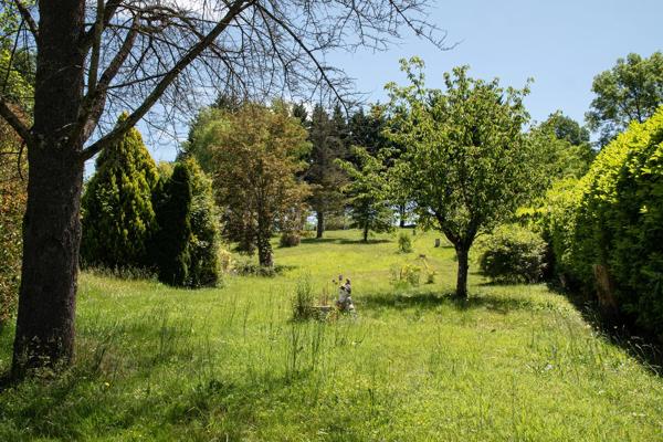 Maison individuelle haut de gamme avec piscine, située au cœur d'un magnifique parc privé