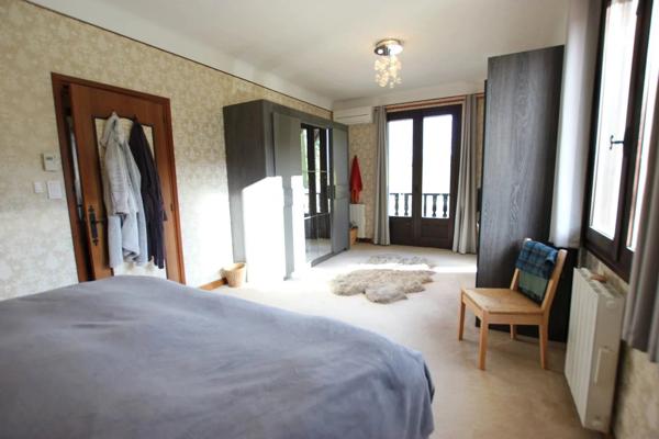 Maison individuelle haut de gamme avec piscine, située au cœur d'un magnifique parc privé