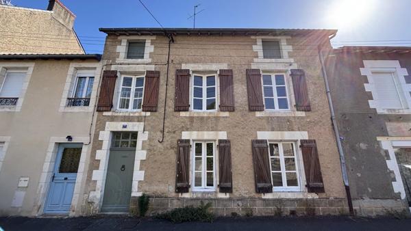 Maison de ville rénovée au centre de Montmorillon