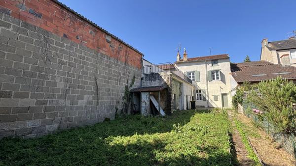 Maison de ville rénovée au centre de Montmorillon