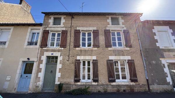 Maison de ville rénovée au centre de Montmorillon