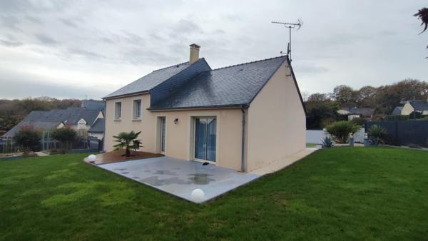 Beau Pavillon Nyoiseau